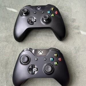 Two used Xbox-1 controllers